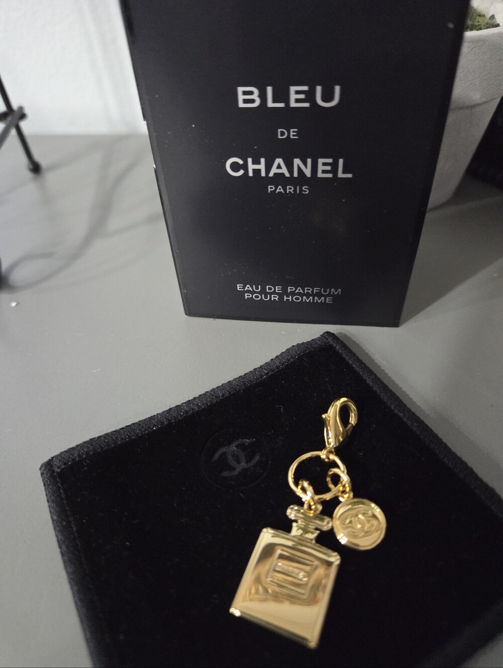 CHANEL CHARM KEY RING - Picture 3 of 3